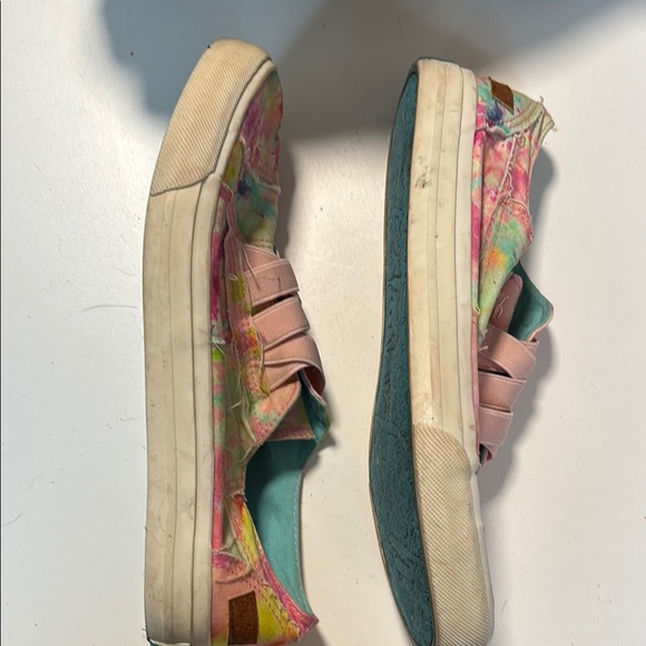 Colorful Tie-Dye Sneakers - Picture 6 of 6